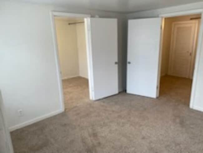 Building Photo - Charming 2 Bedroom Home on Corner Lot
