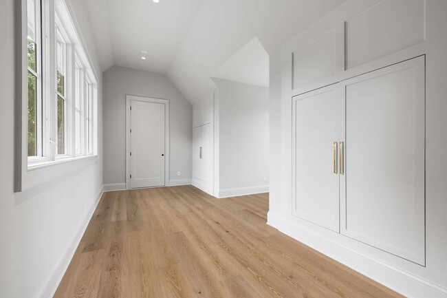 Building Photo - 8115 Devens Dr