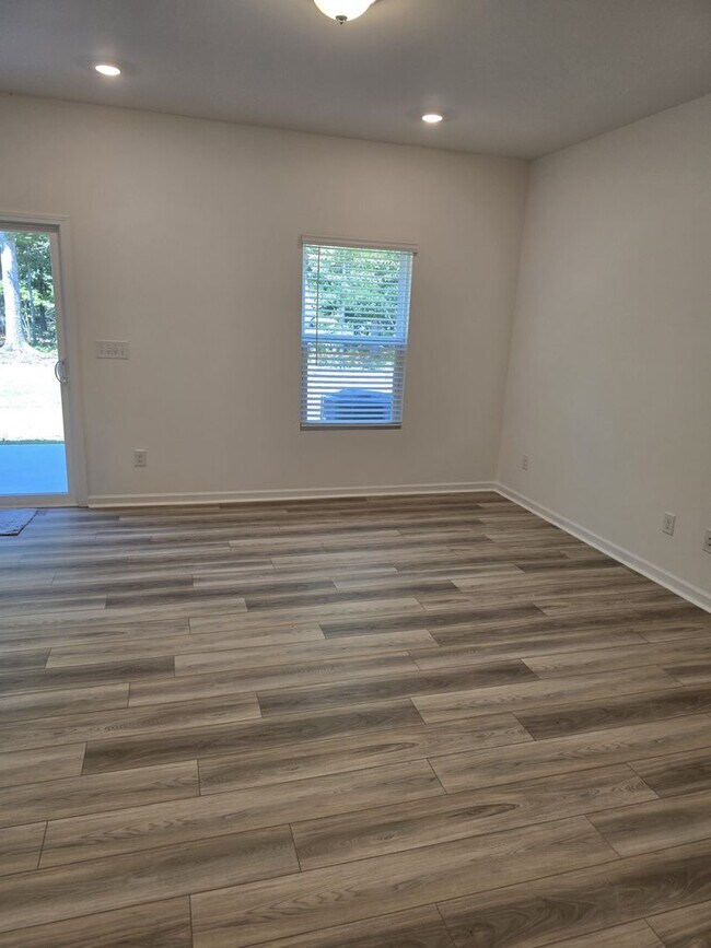 Building Photo - New Construction 3BR/2.5BA Townhome in Monroe