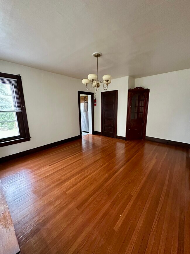 Building Photo - 218 Noble St