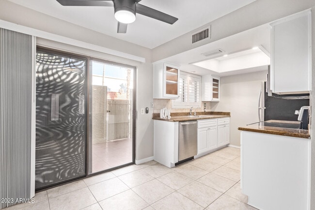 Building Photo - 16510 E Palisades Blvd