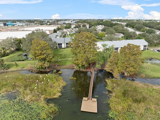 Building Photo - Ground Floor Condo - Park Lake