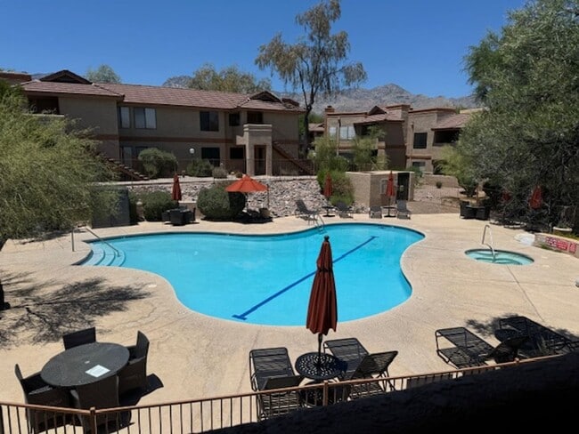 Building Photo - NE-3 bd/ 2bd Condo in gated community!