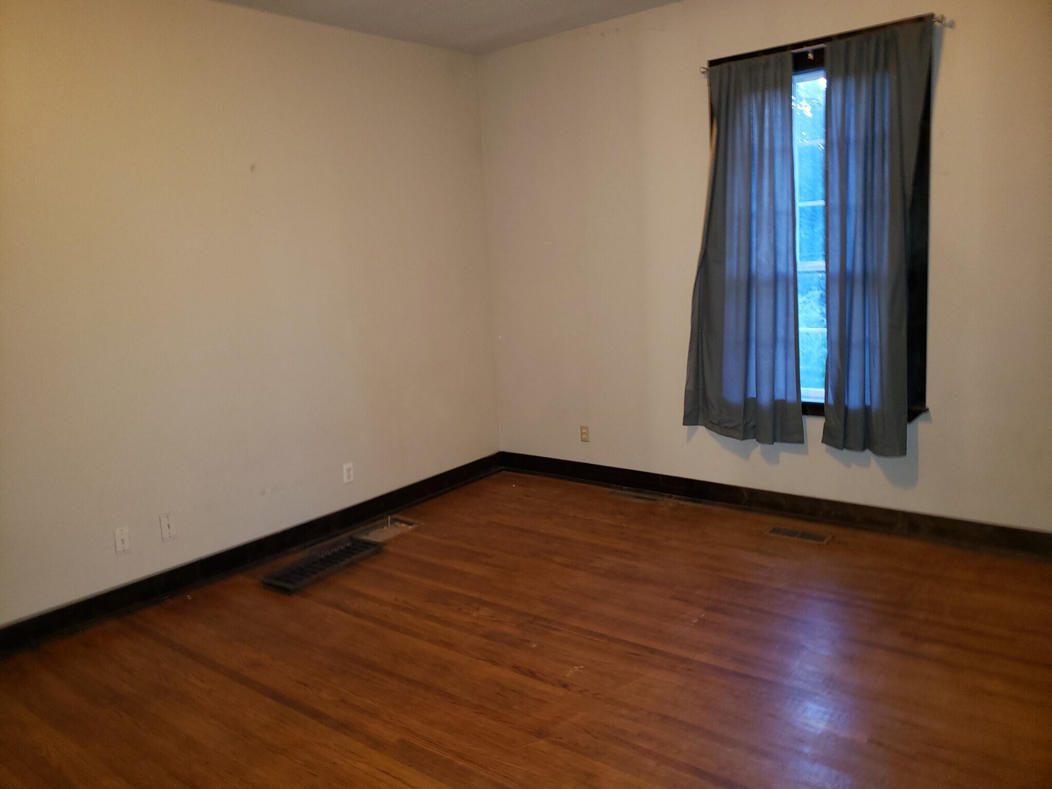 Building Photo - 1422 Coker Ave