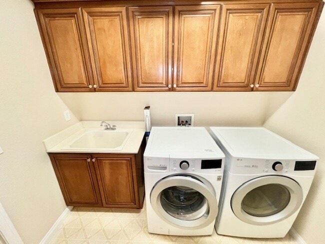 Building Photo - 18 Blue Valley Dr