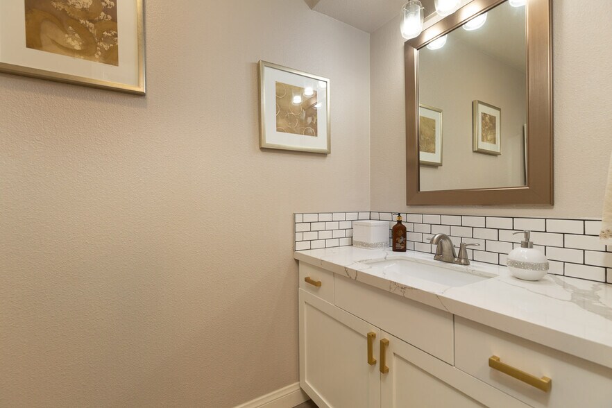 Building Photo - 1240 India St