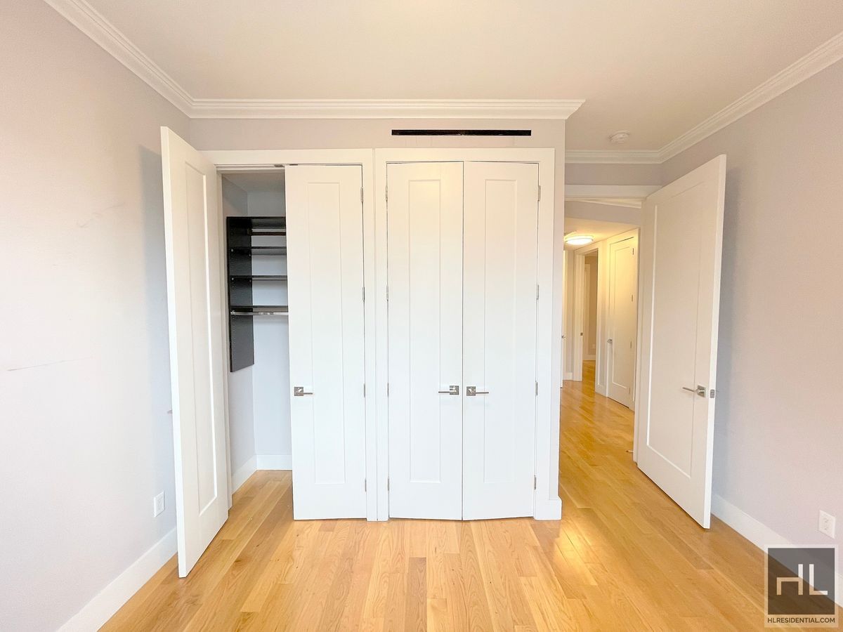 Building Photo - No fee 2 bed 2 bath with washer and dryer  - The Willard