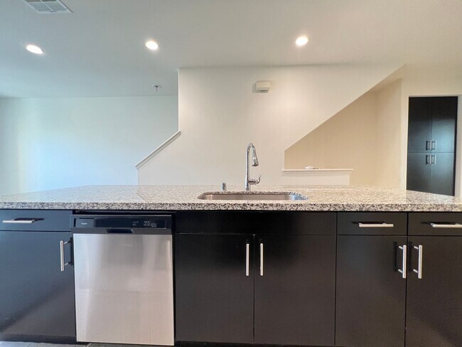 Building Photo - Wonderful 3 Bedroom 3 Bathroom Anaheim Condo in Gated Community