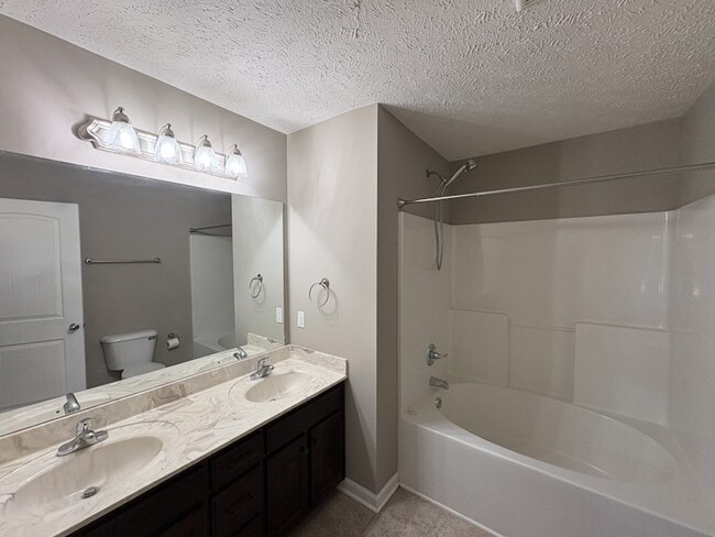 Building Photo - 1009 Halverson Dr