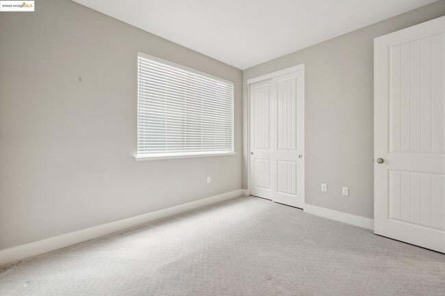 Building Photo - 6733 Skyview Dr