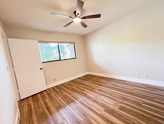 Building Photo - 7320 Amberly Ln