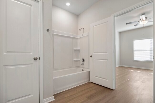 Building Photo - 417 Mustang Trot Dr