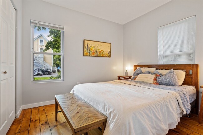 Building Photo - 13 Prospect St