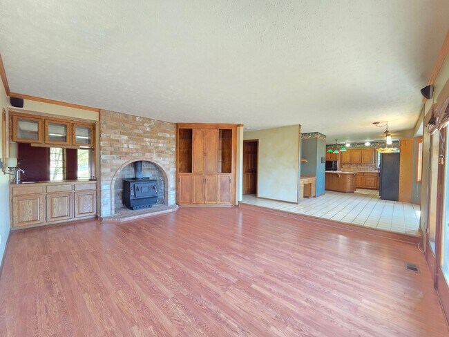 Building Photo - $3,495 - 5 Bed / 4 Baths Stunning Northwood Home with Views
