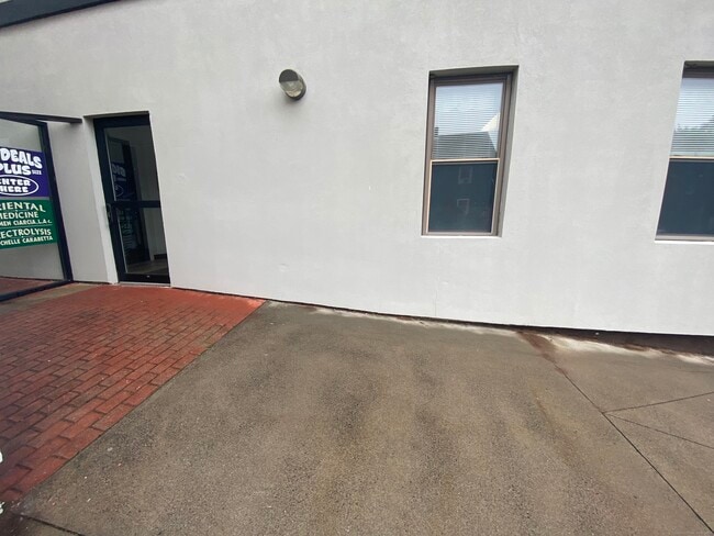Building Photo - 336 Main St