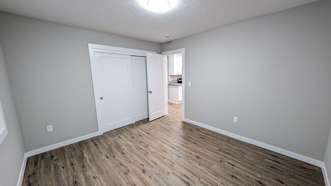 Building Photo - 3 bedroom 1 bath single level home