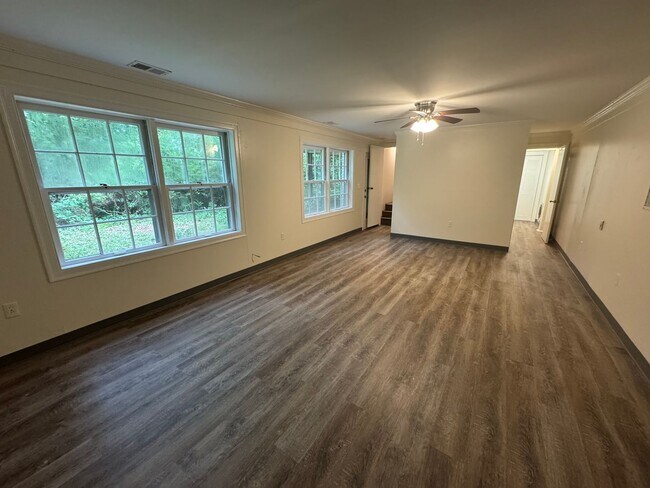 Building Photo - Renovated 4/3 House in North Hills- $1,995