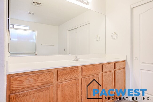 Building Photo - Desirable Coldwater Springs Neighborhood!