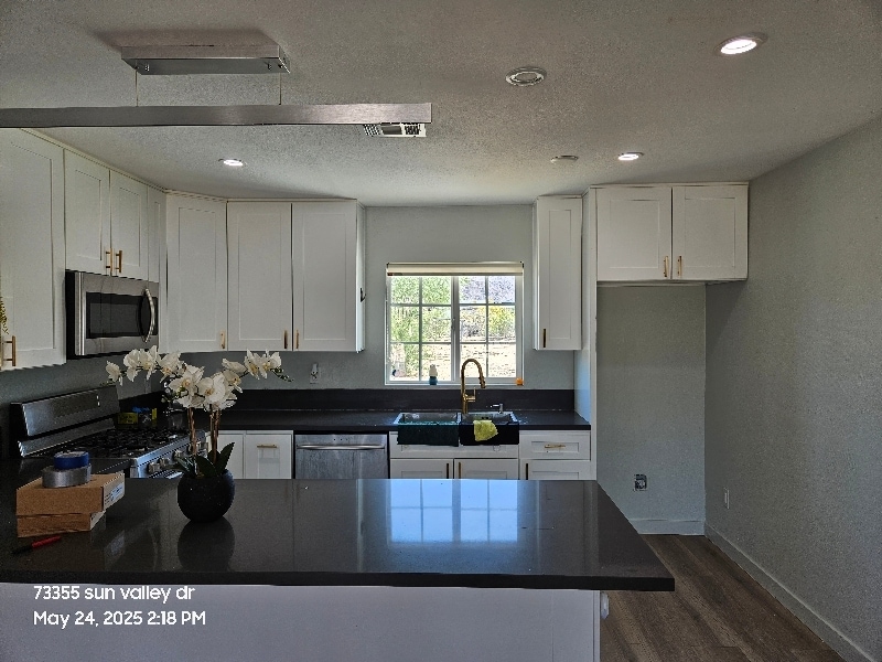 Building Photo - 73355 Sun Valley Dr