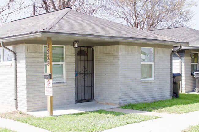 Building Photo - 1323 E 32nd 1/2 St