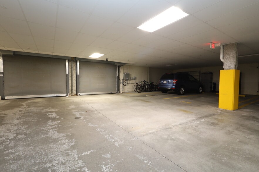 garage - 13 Morgan Dr