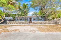 Building Photo - 2301 Tequesta Ln