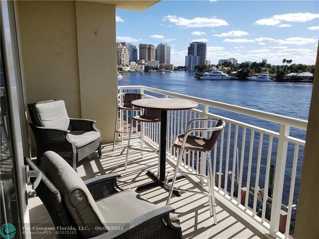 Building Photo - 511 Bayshore Dr