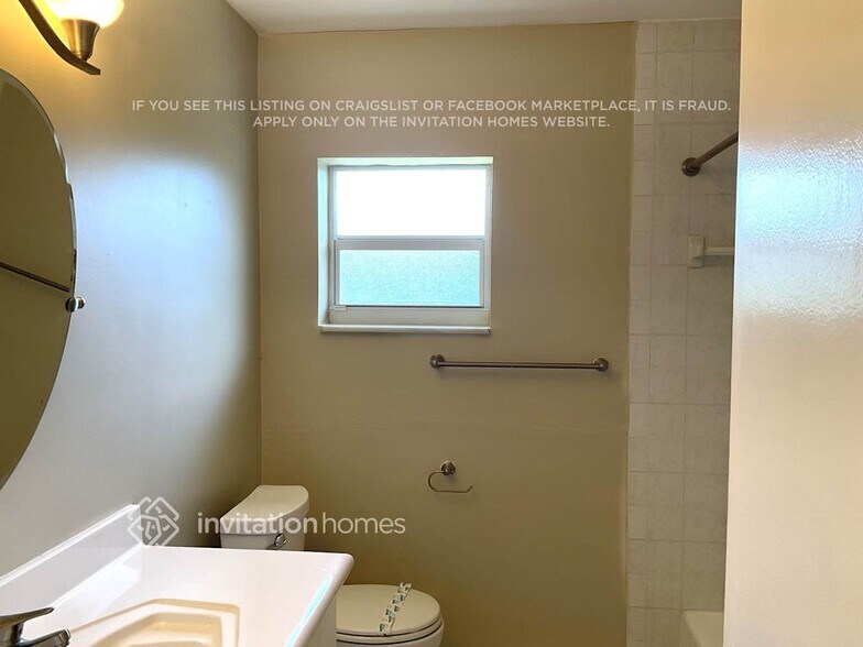 Building Photo - 4030 NW 103rd Dr