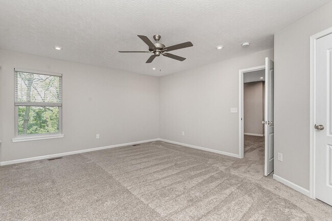 Building Photo - 620 Hogrefe Rd