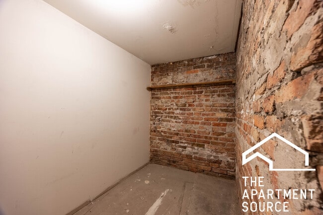 Building Photo - 2835 W Medill Ave