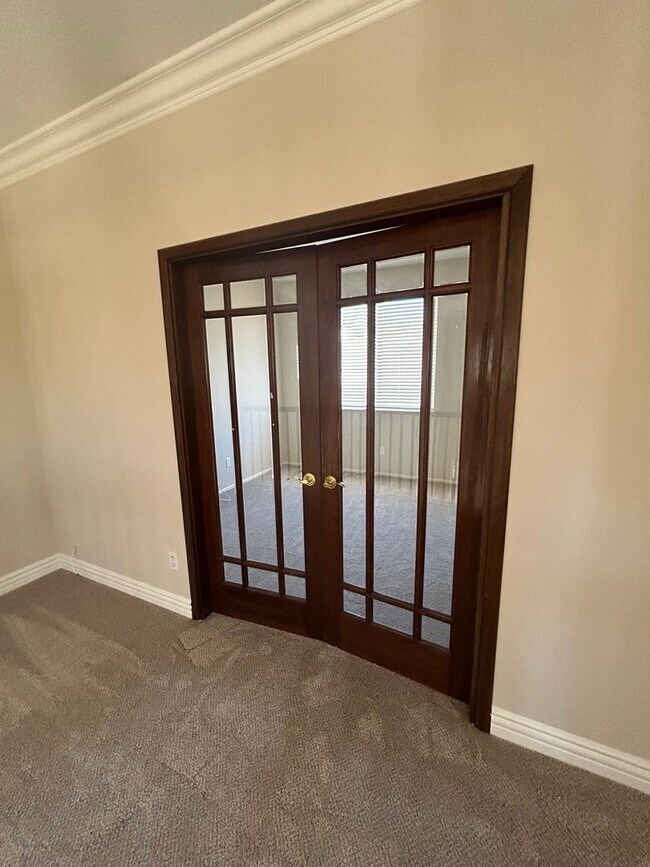 Building Photo - Central Temecula Home