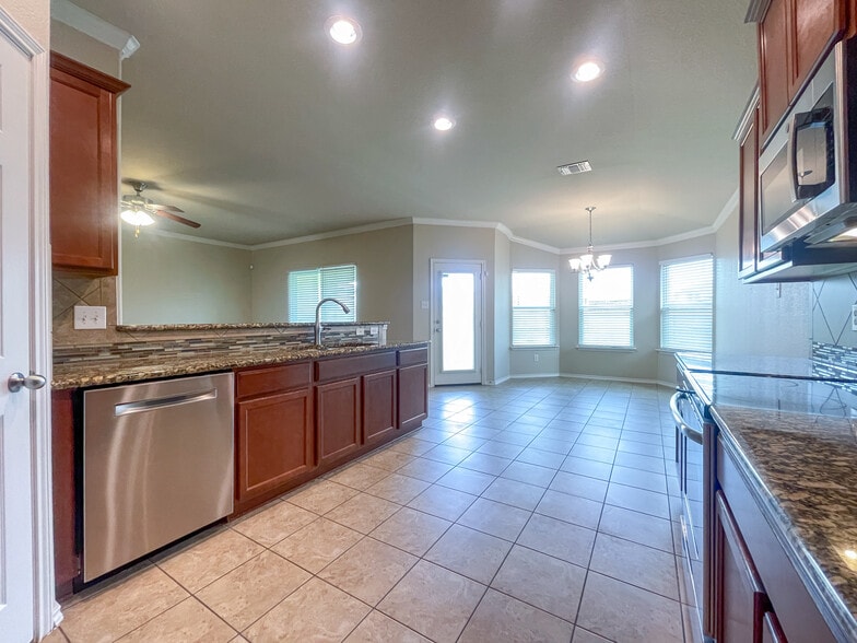 Building Photo - 6617 Cascade Dr