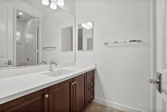 Building Photo - 707 N Rubel