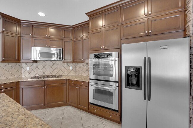 Building Photo - 8445 Cambrils Ave