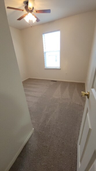 Building Photo - 111 Stonington St