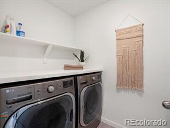 Building Photo - ***Beautiful 4 bed 3 bath nearly-new home in Erie***