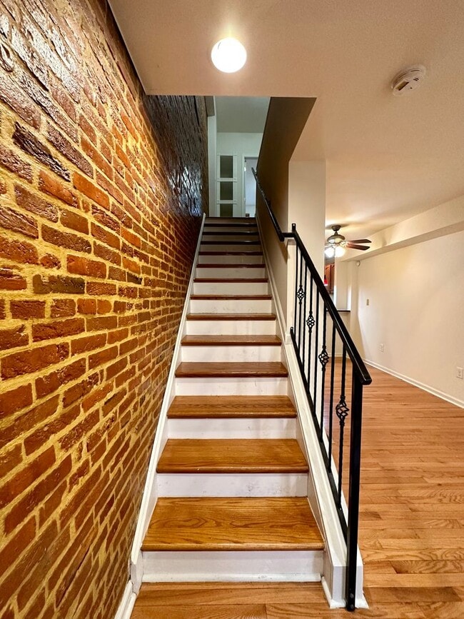 Building Photo - Charming 2 Bedroom/1.5 Bathroom Townhome in Washington Village-Pigtown!