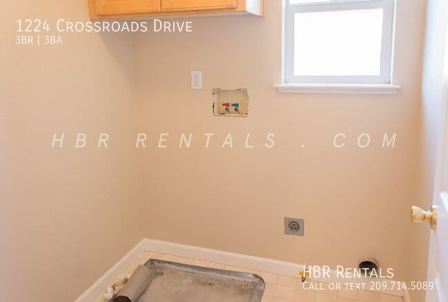 Building Photo - 1224 Crossroads Dr