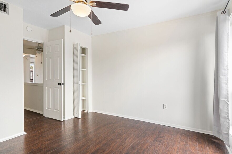 Building Photo - 1836 N Crystal Lake Dr