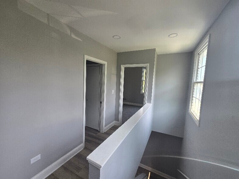 Building Photo - 449 Durbin St