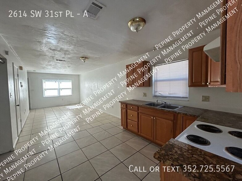 Building Photo - 2614 SW 31st Pl