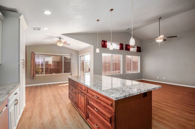 Building Photo - COMING SOON! Spacious 3 Bed, 2 Bath Home in Mesa