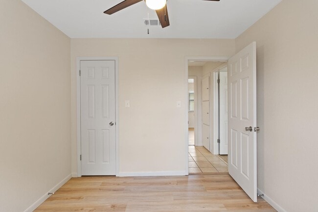 Building Photo - 609 Aspen Ln