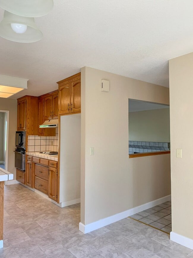 Building Photo - 2 Bedroom / 2.5 Bath Condo in Ridgemark