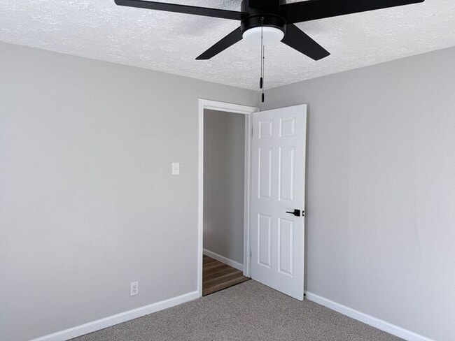 Building Photo - Newly Remolded 2 Bedroom Home on the South...