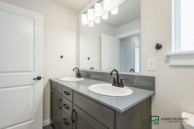 Building Photo - Brand New 4 Bed 3 Bath