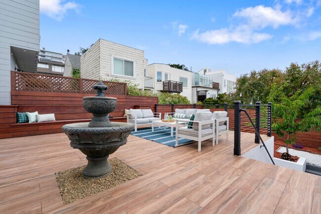 Building Photo - Updated and Modern 4 Bed + Office, 3.5 Bat...
