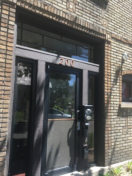 Building Photo - 200 Benton St