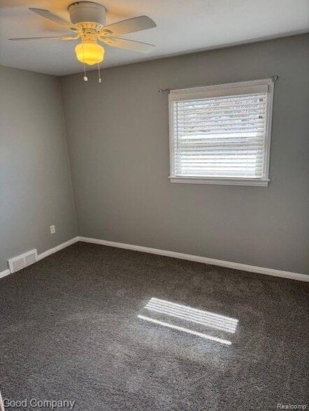 Building Photo - 1002 E Lincoln Ave