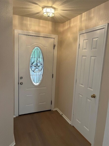 Building Photo - 513 Crater Lake Dr